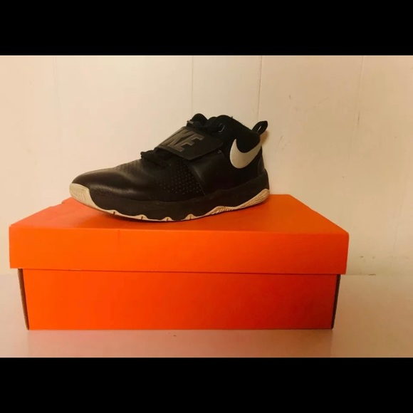 nike hustle d8 grade school